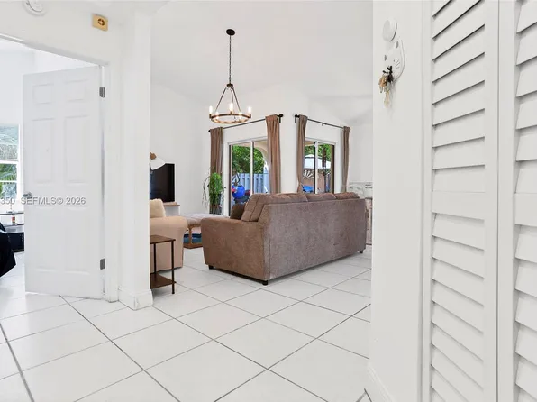 1595 Springside Dr, Weston, FL 33326