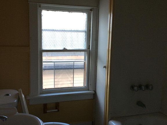4th image of 425 Dartmouth Ave #2