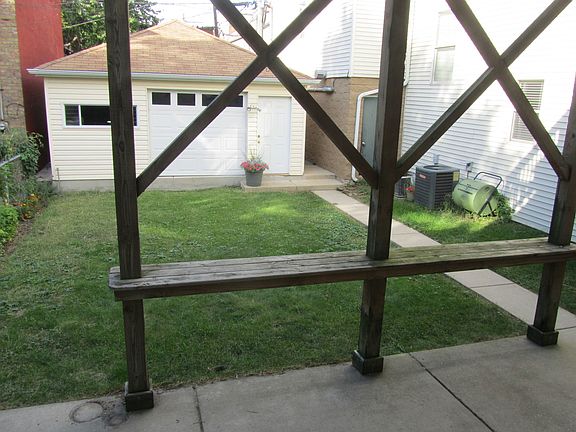 3rd image of 1146 W Newport Ave #2