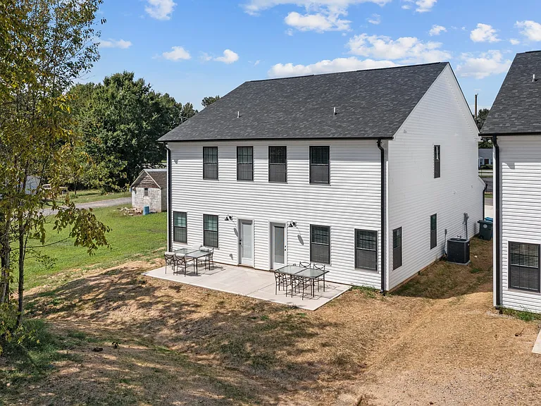 808 Crown Point Dr — Photo 4