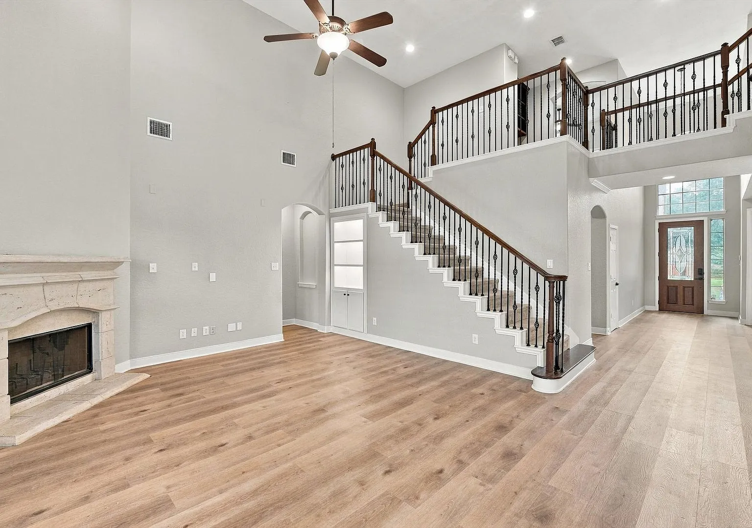 Elegant Living in Indian Springs — Photo 4