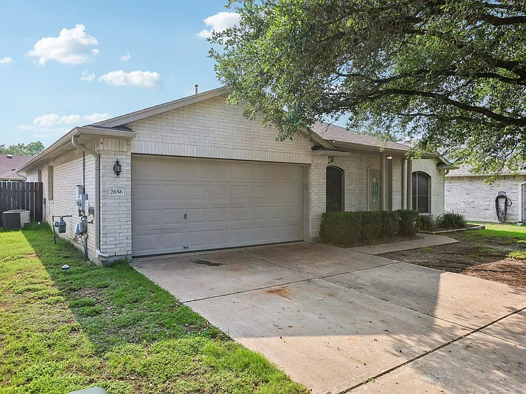 2656 Bradley Ln — Photo 2