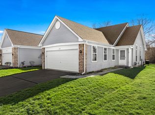 565 Northgate Cir, Oswego, IL 60543