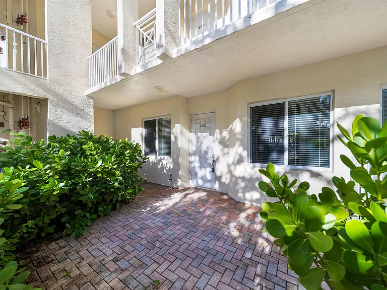 3500 Oaks Clubhouse Dr #102 — Photo 12