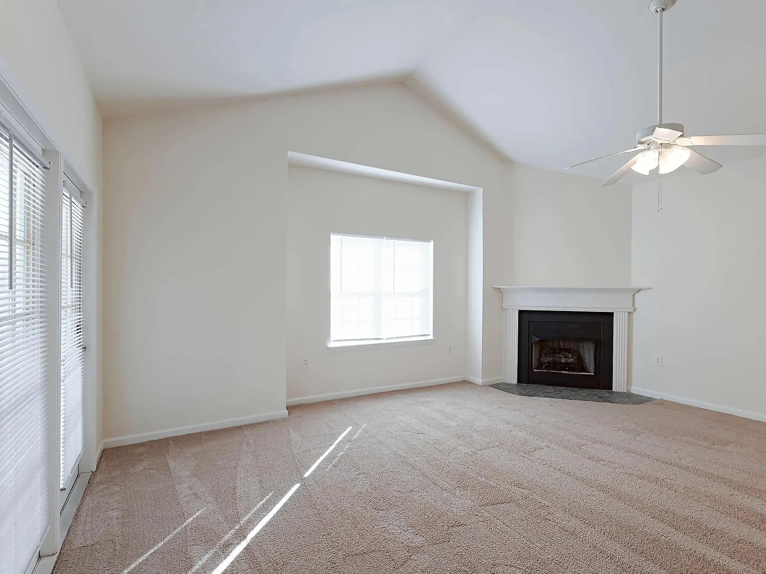 2 bed, 1295 sqft, $1,470 — Photo 1