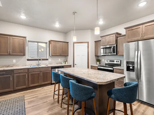 107 E Countryside Ave, Lennox, SD 57039