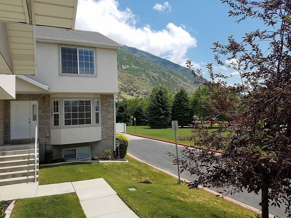 Front of Townhome - End Unit