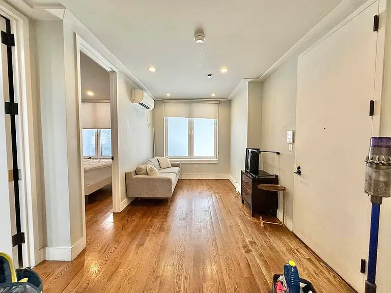 62 E 21st St #1B — Photo 3