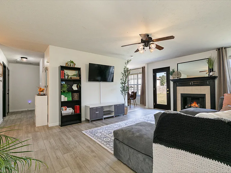 1913 E Whetstone Dr — Photo 12