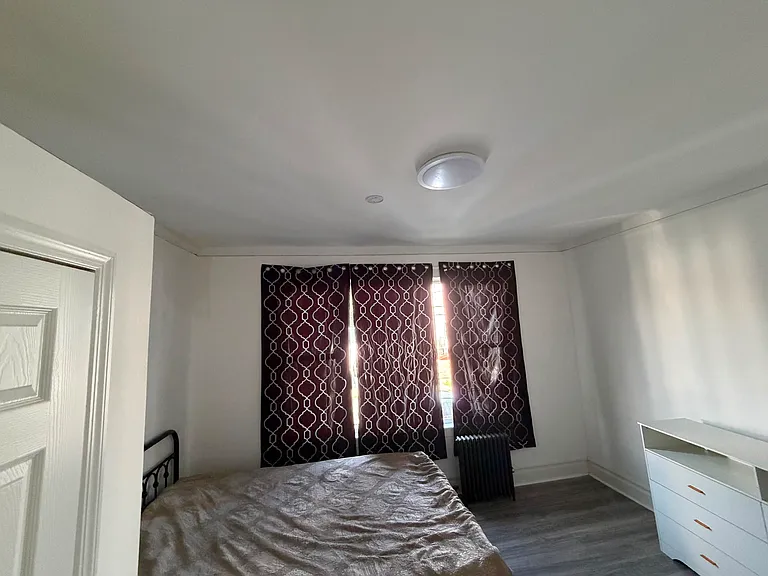 28 Saint James Pl #1R — Photo 8