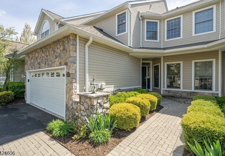 20 Pine Valley — Photo 1