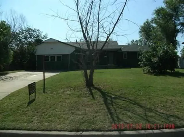 14 SW 50th St, Lawton, OK 73505