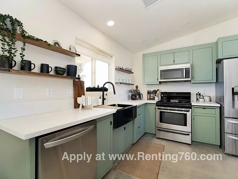321 N Bonita Ave — Photo 10