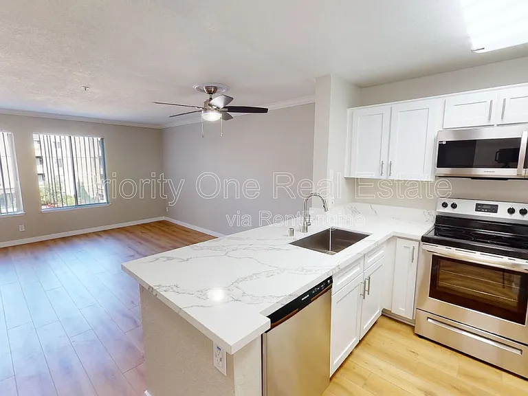 8889 Caminito Plaza Centro #7339 — Photo 11
