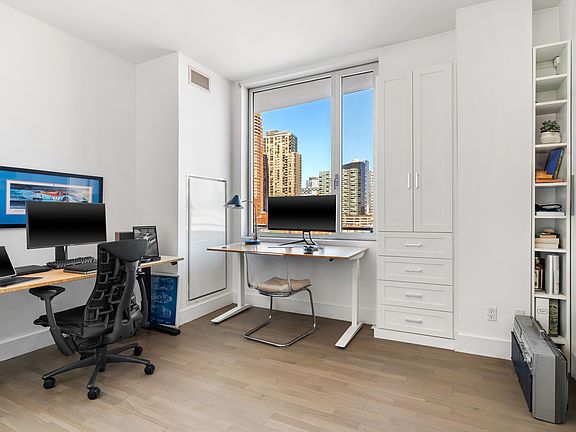5th image of 525 Borden Ave #9J