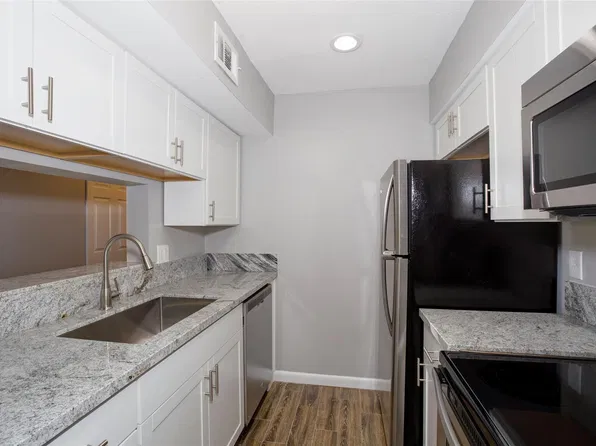 760 Memorial Mews St, Houston, TX