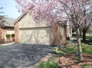 46980 Country Ln #8, Macomb, MI 48044