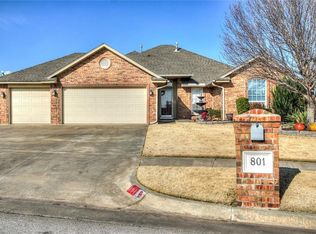 801 SW 32nd St, Moore, OK 73160