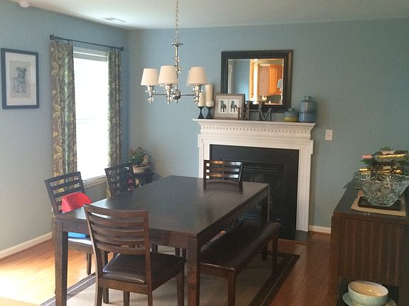 Separate dining room, Fireplace