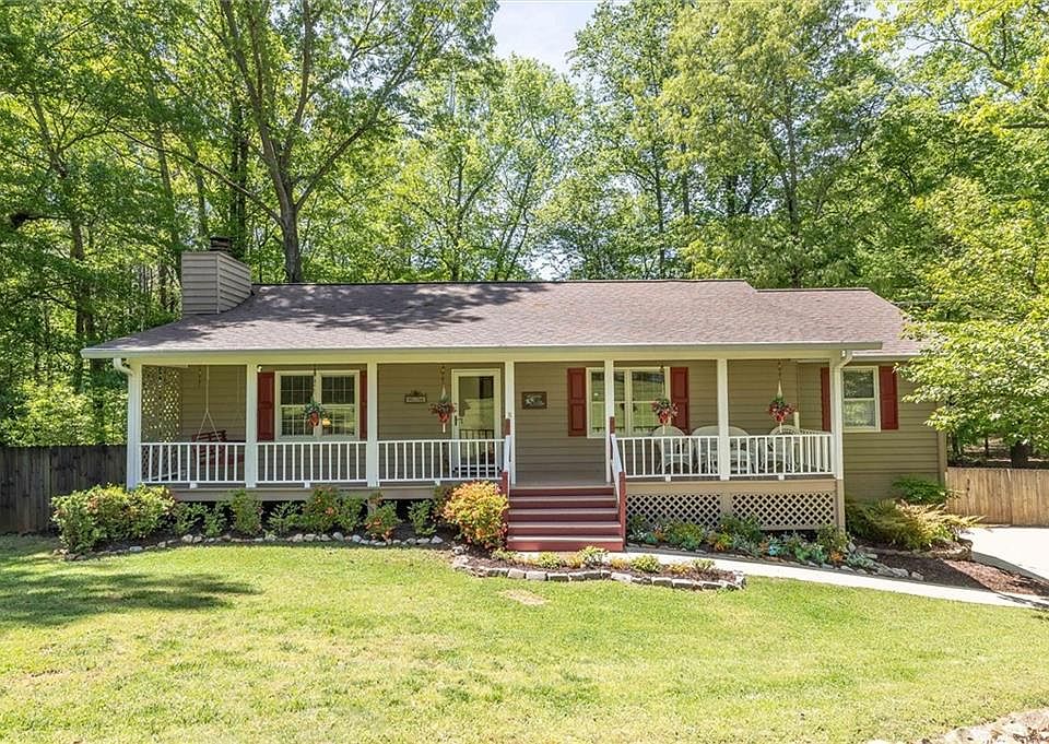 1st image of 403 Hill Crest Way