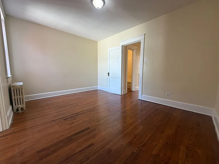 1003 Bank St — Photo 14