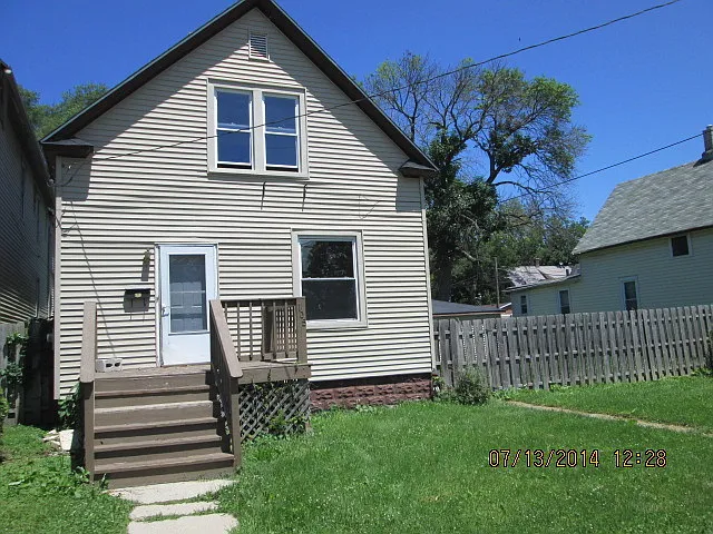 105 Hickory St photo 1