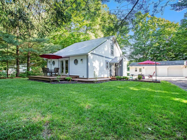 4144 E Shore Dr, Stanton, MI 48888