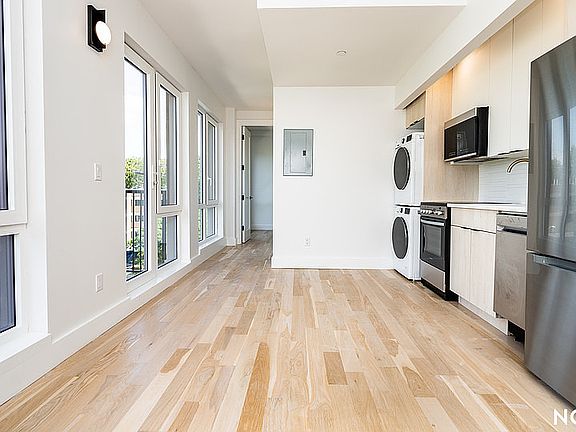 5th image of 193 Graham Ave #4O