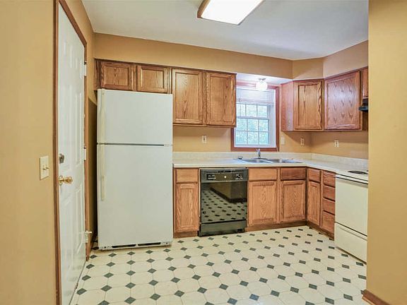 4th image of 713 Peachers Dr APT B