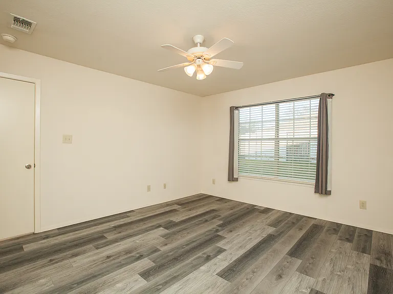 416 Joyce Way — Photo 7
