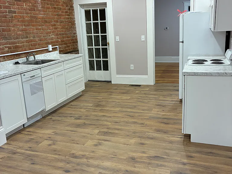 201 E Cross St #1 — Photo 3