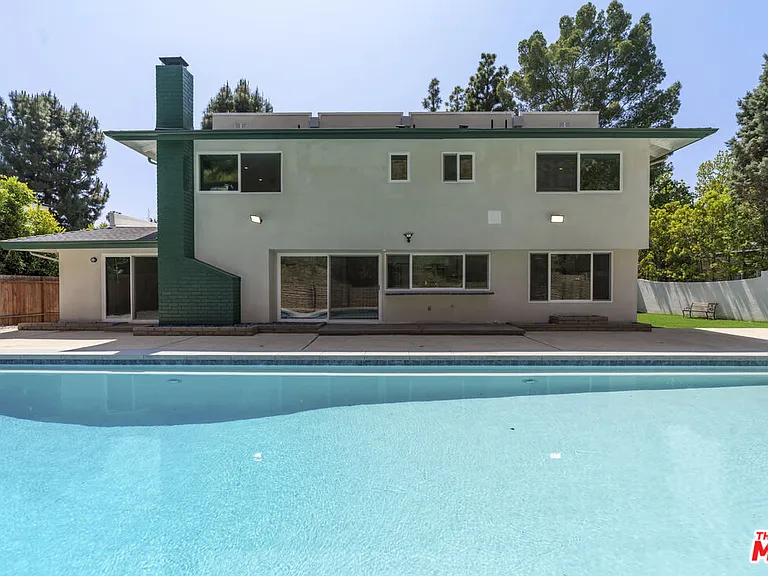 3062 Arrowhead Dr — Photo 32