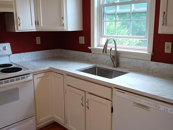 Kitchen with new Quartz countertop