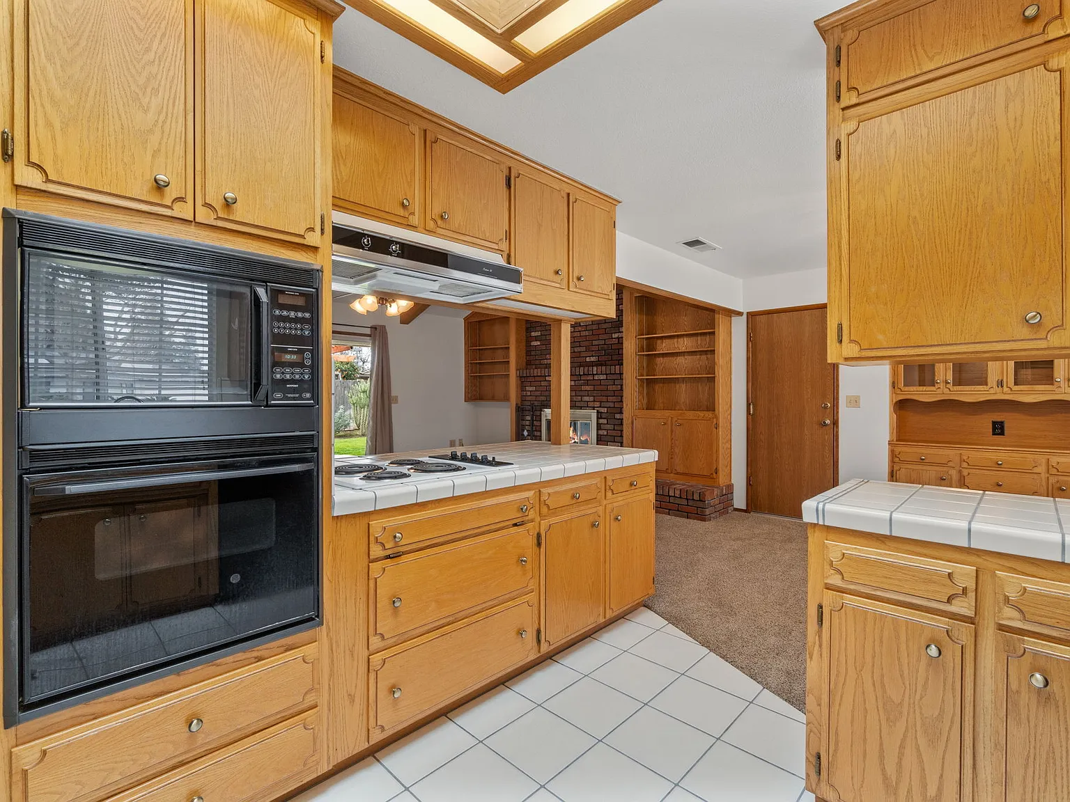 6469 North San Pedro Avenue - 1 — Photo 4