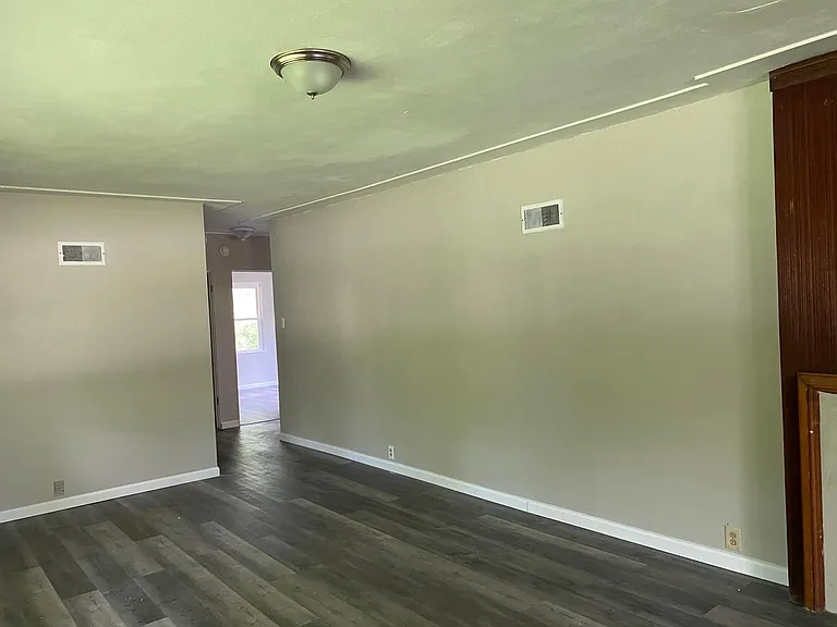 48 Windsor Dr — Photo 4