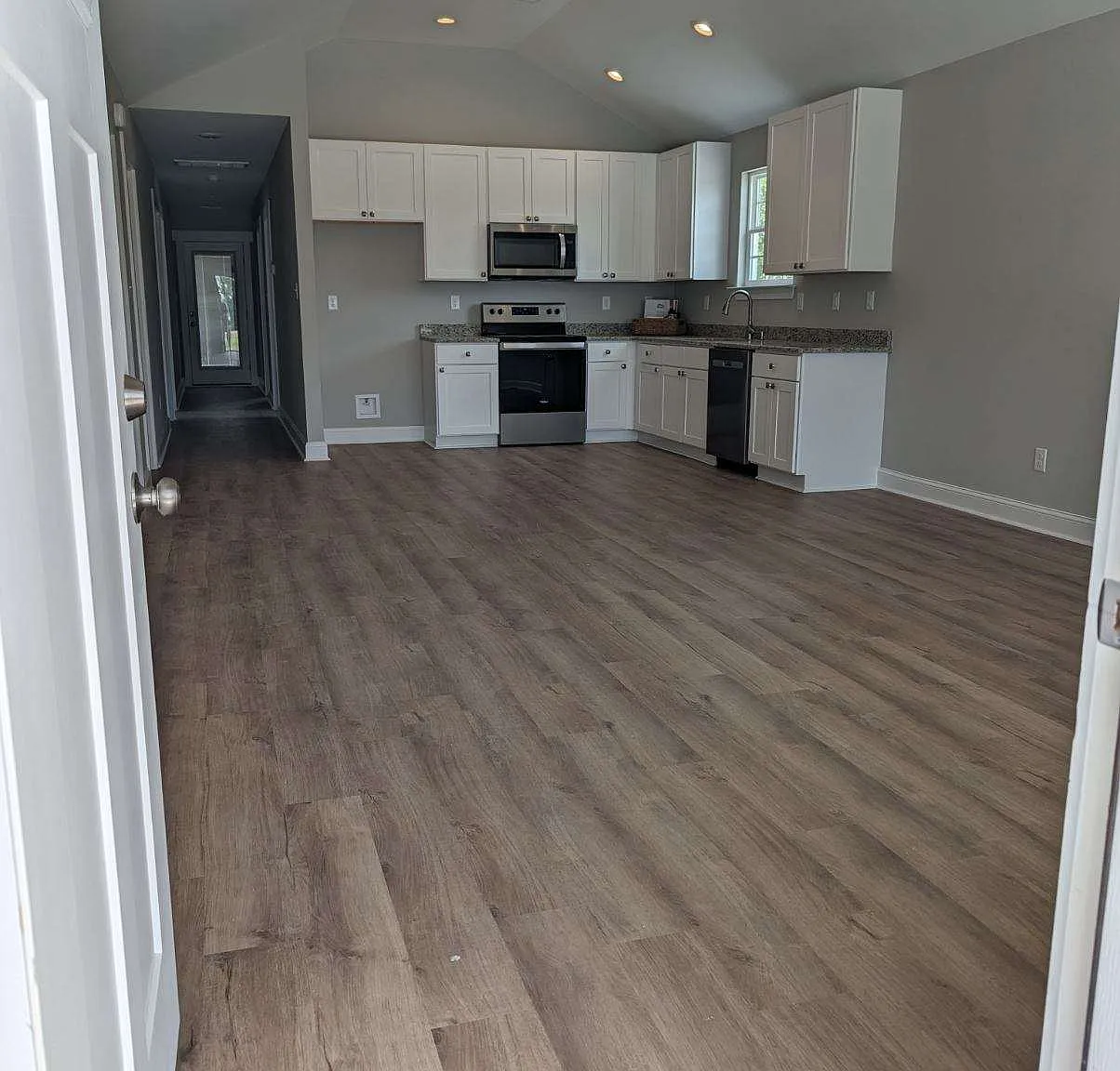 3 bed, 1500 sqft, $2,100 — Photo 3