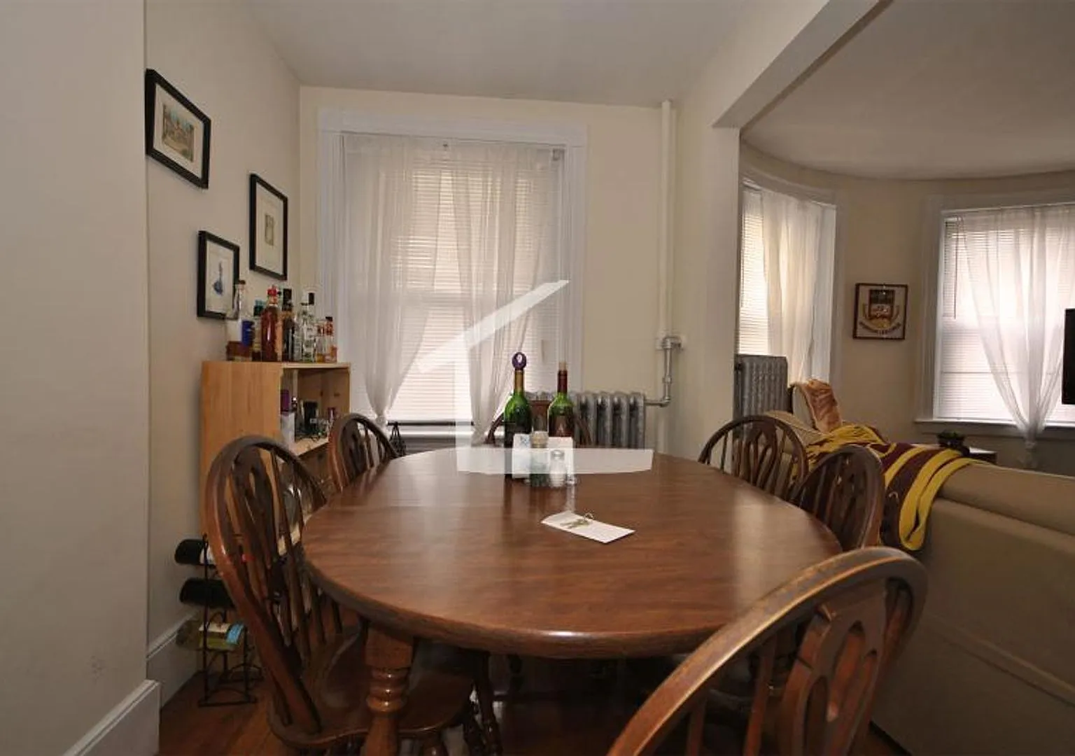 NIce 4 bed in Washington Square — Photo 4