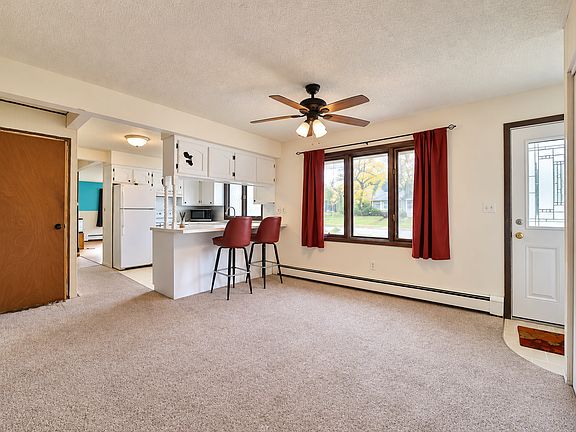 5th image of 821 3rd Ave NE