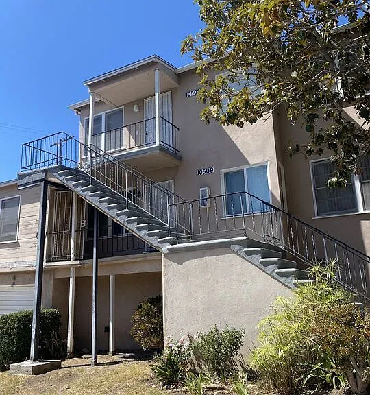 10503 Missouri Ave — Photo 1