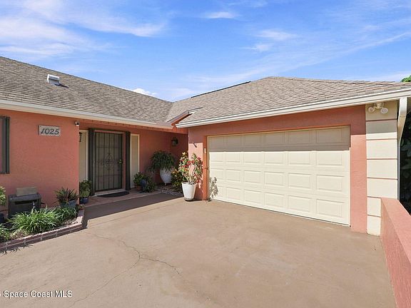 4th image of 1025 Park Ridge Pl