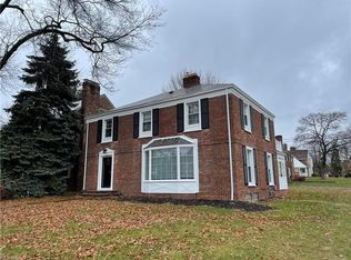 18929 Lomond Blvd, Shaker Heights, OH 44122
