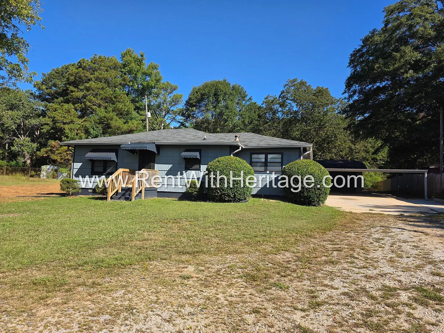 OMG! Gorgeous Updated Home / Almost 1 Acre of Privacy / Custom Built Shop With Electricity / Lawn... — Photo 4