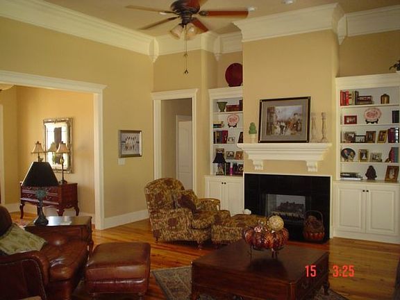 Great Room w/built-ins