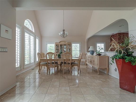 4th image of 8 Saint Andrews Way