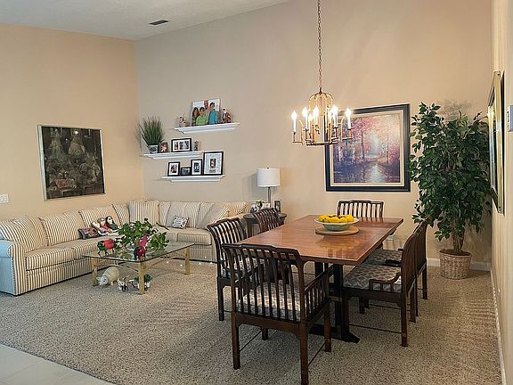5th image of 4281 Royal Oak Dr