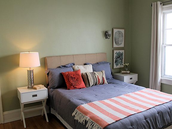 3rd image of 2036 E Kenilworth Pl