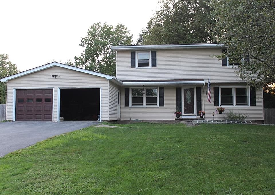 1st image of 28 Meadowbrook Dr