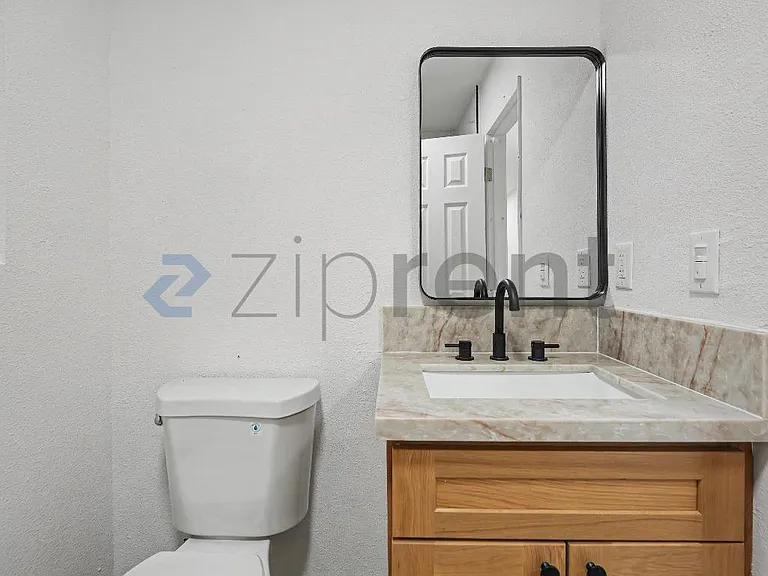 2829 Laurel St — Photo 8