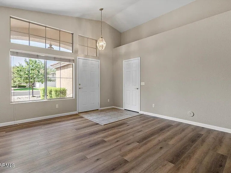 312 E Mesquite St — Photo 5