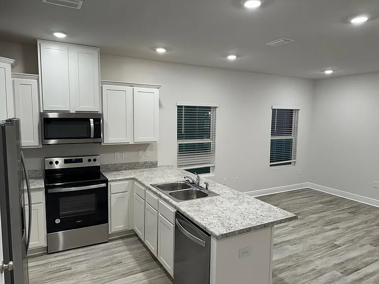 6332 Grove Park Dr — Photo 5